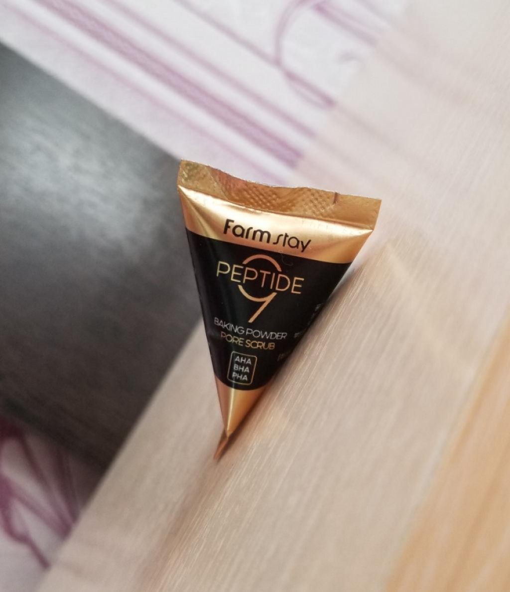 FarmStay Peptide 9 Baking Powder Pore Scrub Скраб для лица с пептидами
