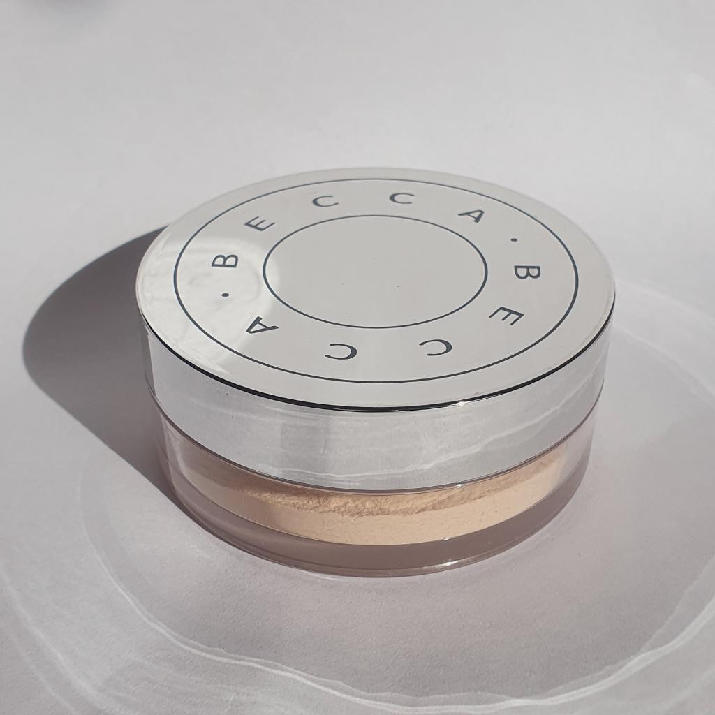 Becca Hydra-Mist Set & Refresh Powder Фиксирующая увлажняющая рассыпчатая пудра с эффектом освежающего миста.