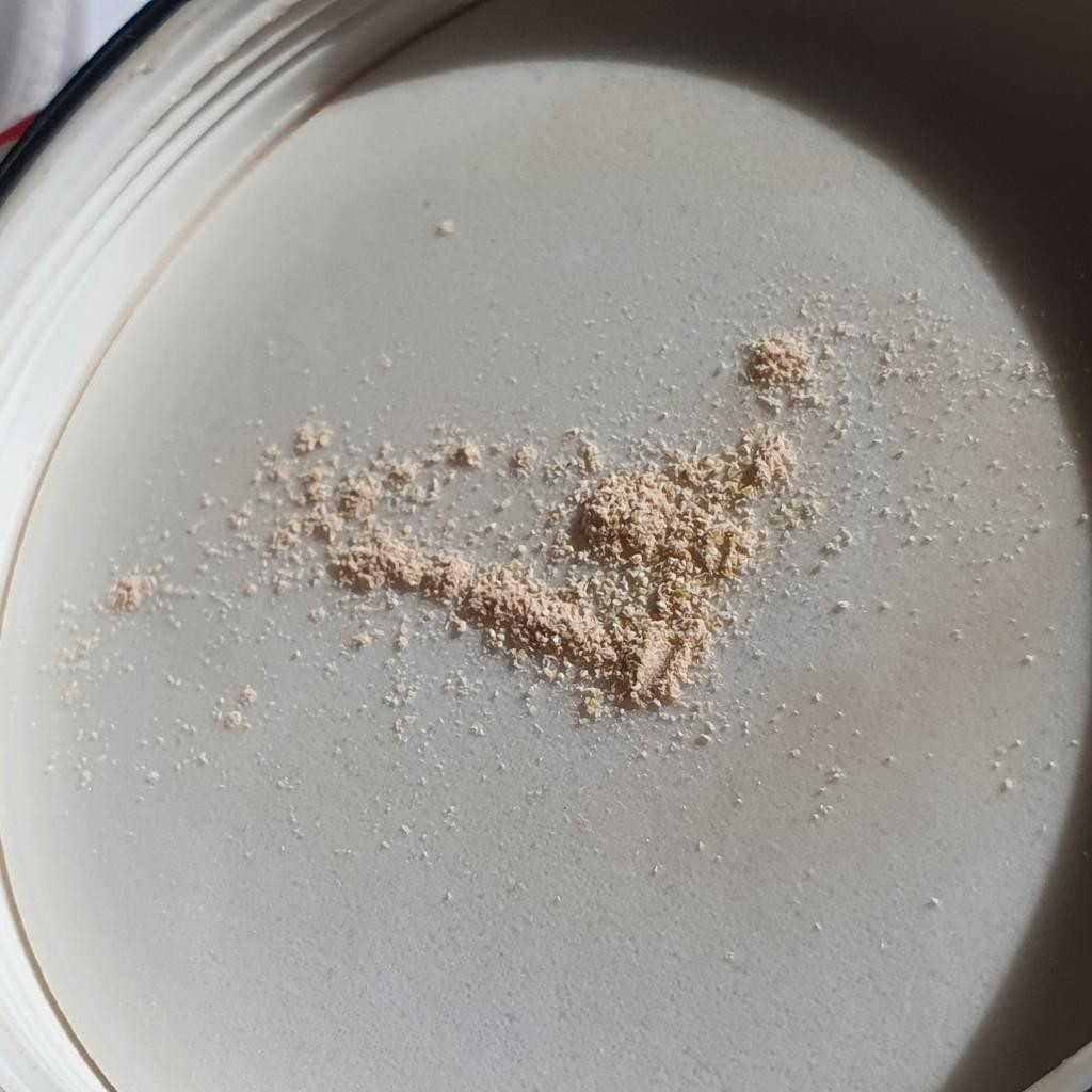 Chanel Poudre Universelle Libre Natural Finish Loose Setting Powder  Пудра в снятом с производства оттенке "20 Clair"