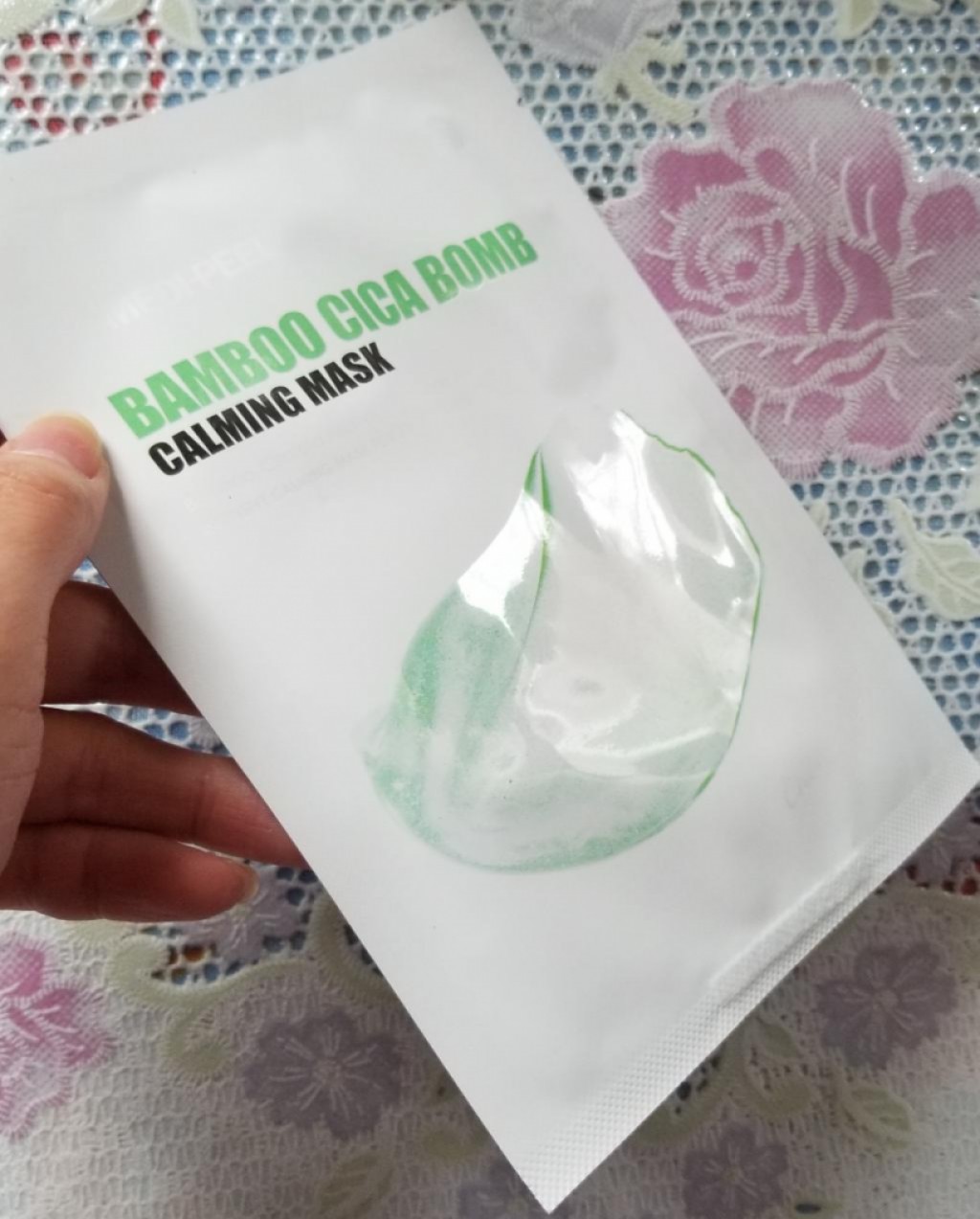 MEDI-PEEL Bamboo Cica Bomb Calming Mask Успокаивающая тканевая маска с центеллой и бамбуком