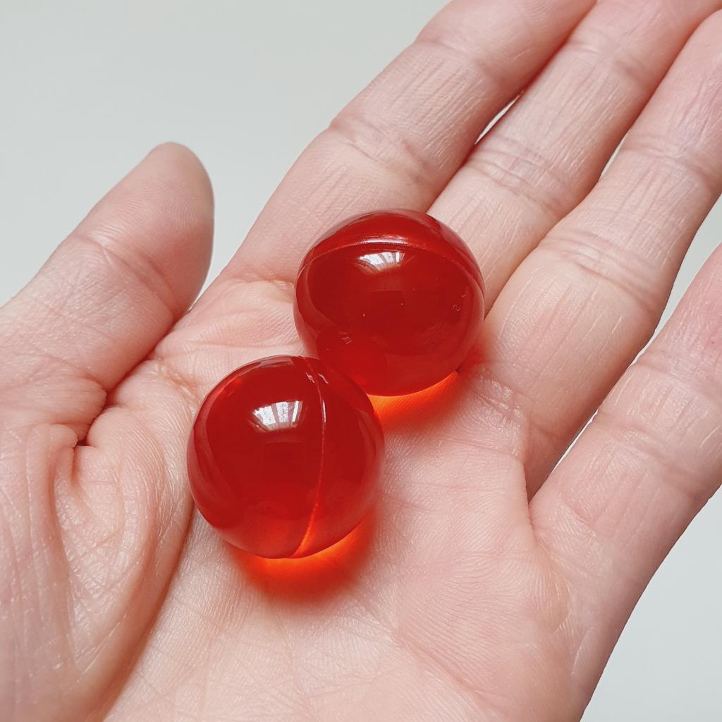 Mades Cosmetics BATH PEARLS Масло для ванны с ароматом малины и амариллиса.