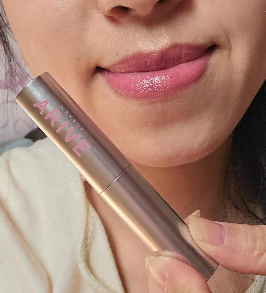Arive Makeup Iconic Kiss Lipstick Атласная помада для губ в оттенке 06