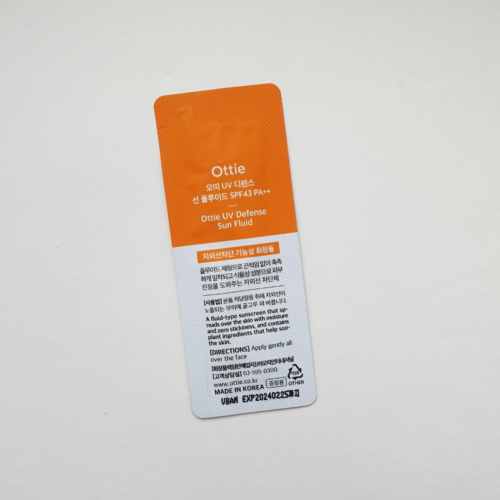 Ottie UV Defense Sun Fluid SPF43/PA++ Водостойкий солнцезащитный флюид для лица и тела.