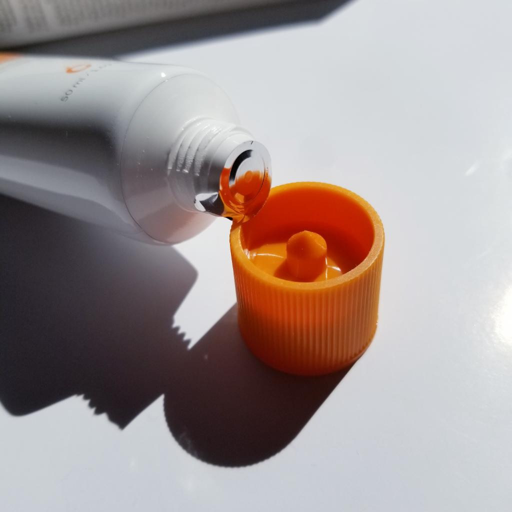 IsNtree C-Niacin Toning Cream Осветляющий крем с витамином С и ниацинамидом.
