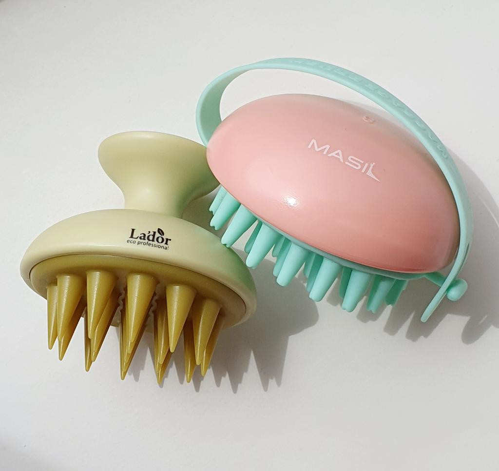 LADOR Dermatical Shampoo Brush Силиконовая щетка для вспенивания шампуня и массажа головы