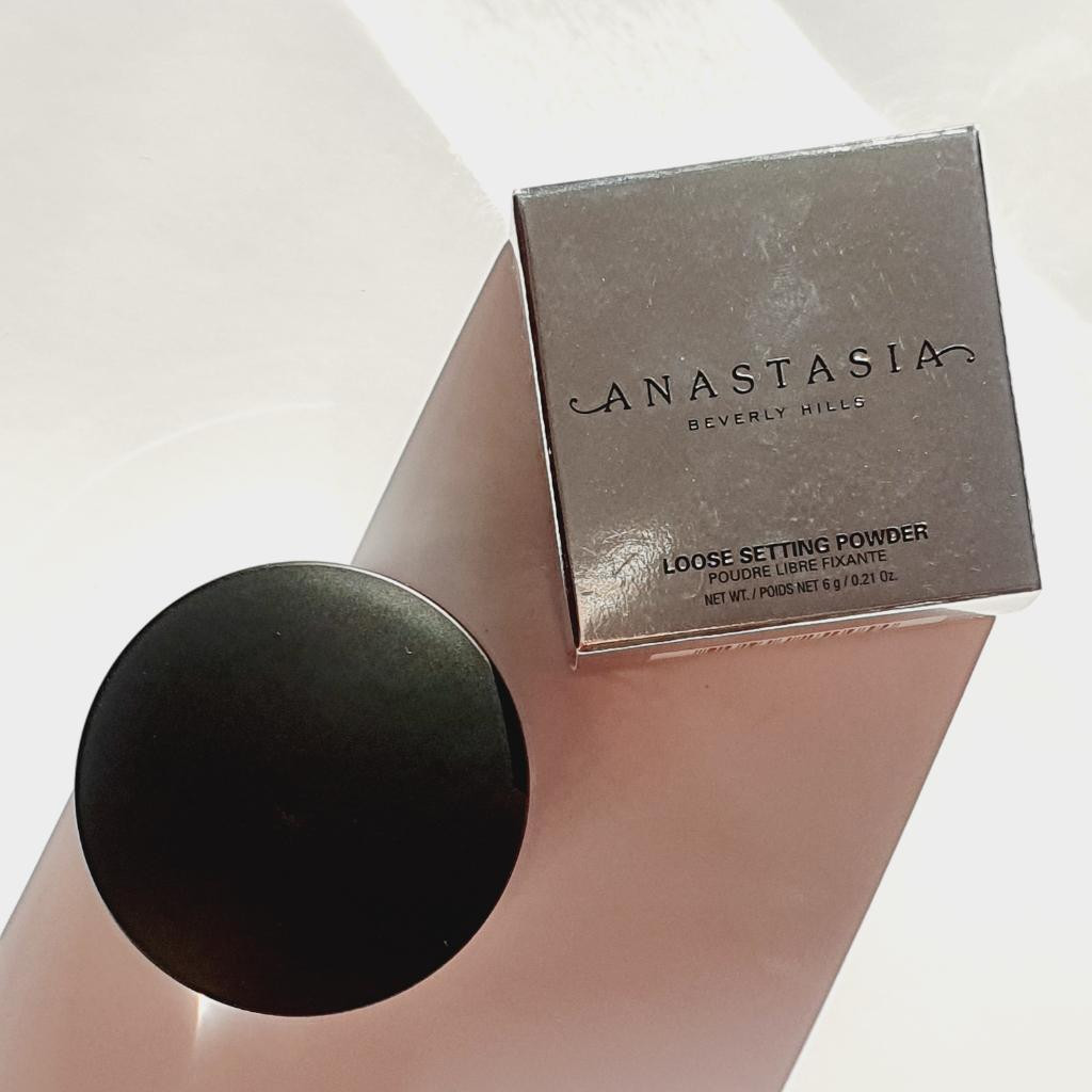 Anastasia Beverly Hills Loose Setting Powder Translucent Мелкодисперсная рассыпчатая и матирующая пудра для лица.