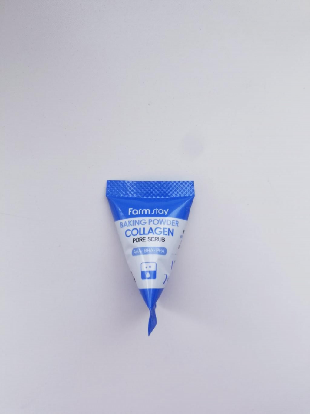 FarmStay Baking Powder Collagen Pore Scrub Скраб для лица с коллагеном