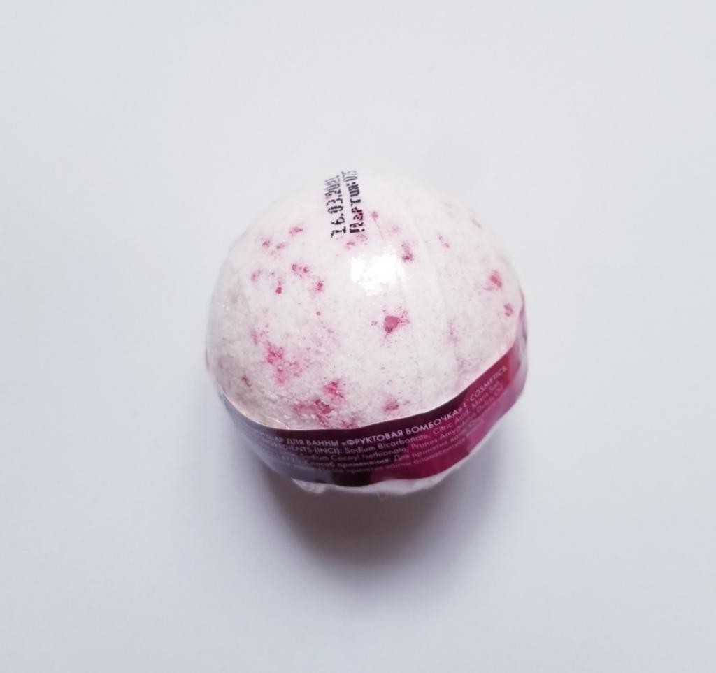 J:on spa yammi cherry Бомбочка для ванны с ароматом вишни.
