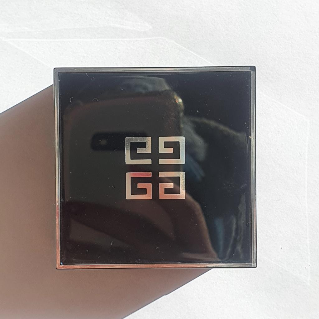 Givenchy Poudre Premiere Mat & Translucent Finish Loose Powder Прозрачная рассыпчатая пудра для лица.