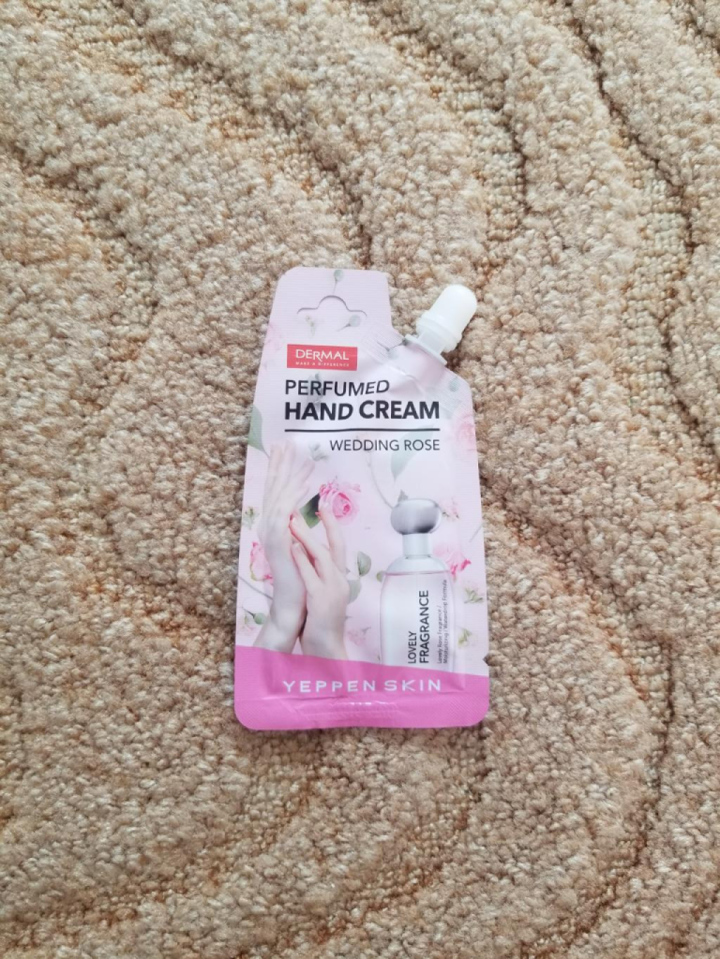 Dermal Yeppen Skin Perfumed Handcream Wedding Ros  Парфюмированный увлажняющий крем для рук с ароматом свадебных роз.