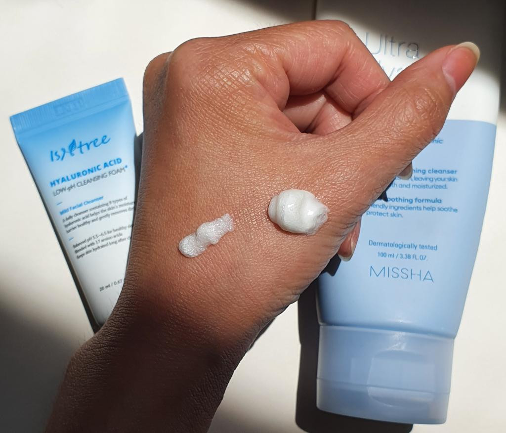 Isntree Hyaluronic Acid Low-pH Cleansing Foam Мягкая пенка для умывания с гиалуроновой кислотой.
