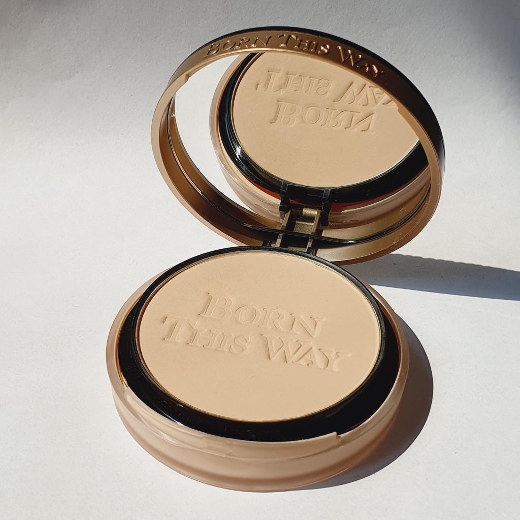 Too Faced Born This Way Multi use complexion powder  Компактная пудра для лица в оттенке Porcelain.