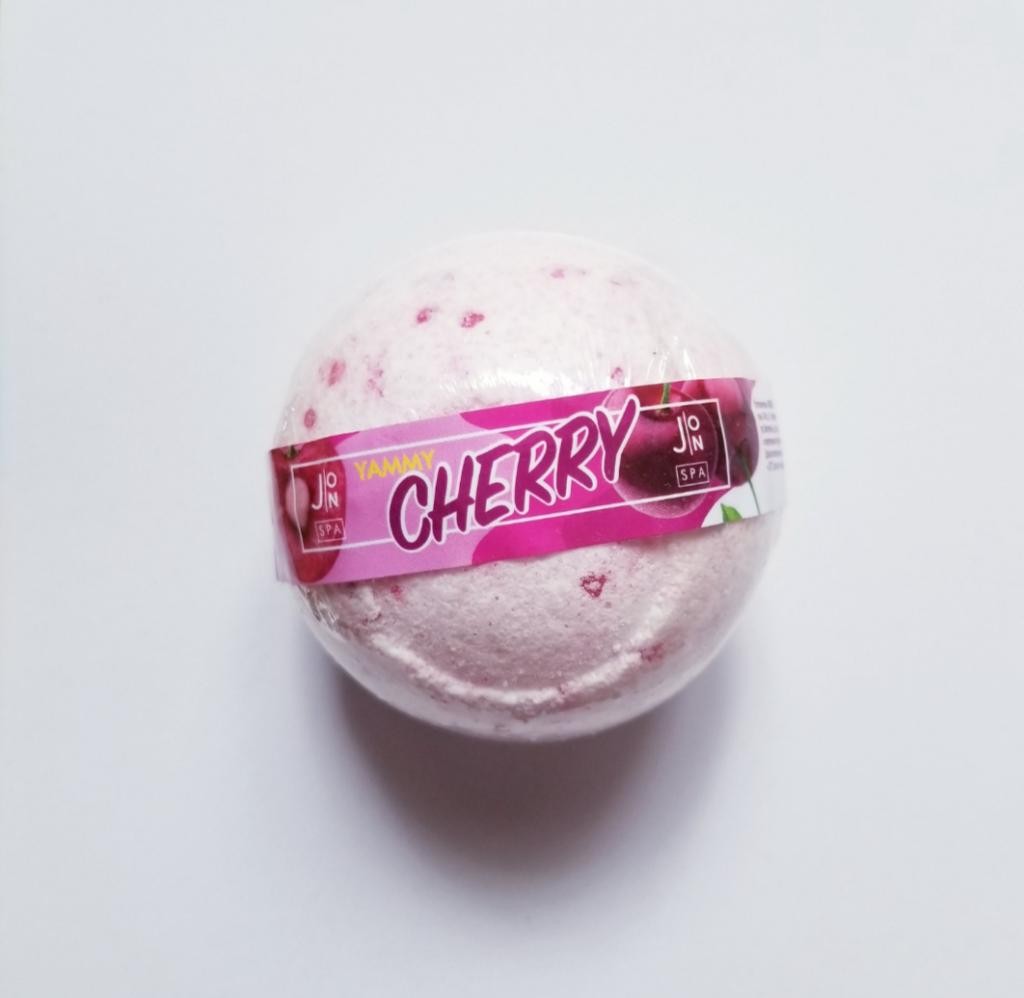 J:on spa yammi cherry Бомбочка для ванны с ароматом вишни.