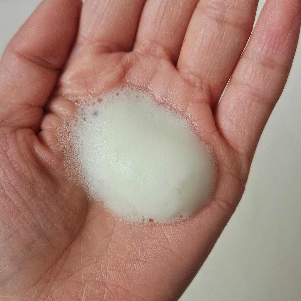 Meloso I'm Yuja С Vita Bubble Essence Pore Cleansing Water  Пузырьковая очищающая вода