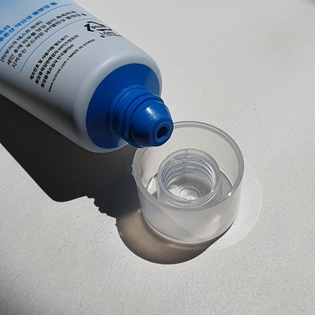Isntree Hyaluronic Acid Low-pH Cleansing Foam Мягкая пенка для умывания с гиалуроновой кислотой.
