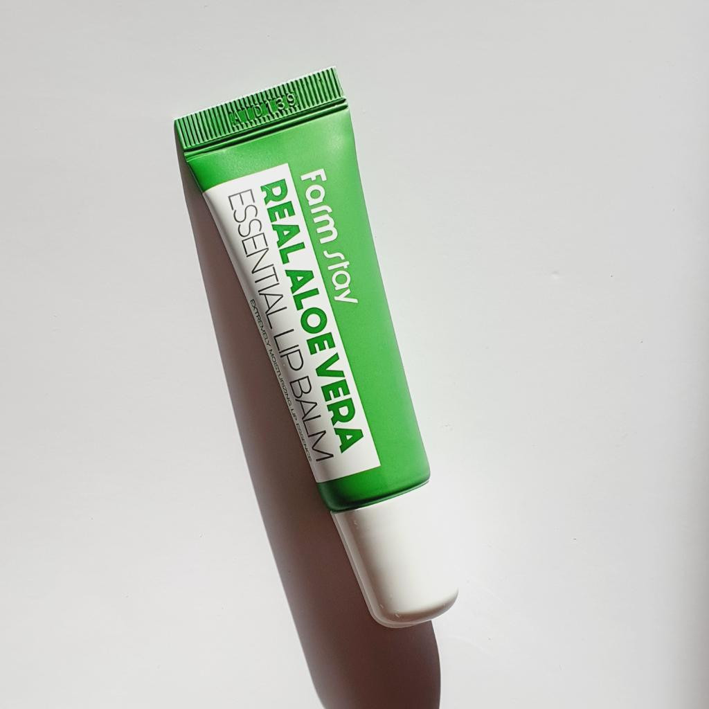 FarmStay Real Aloe Vera Essential Lip Balm Бальзам для губ с алоэ вера.