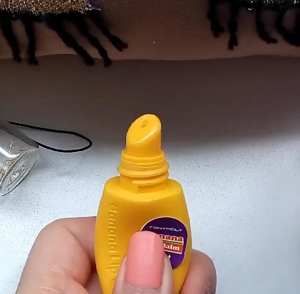 TONY MOLY Dalcom banana pong-dang lip balm Бальзам для губ в виде банана - брелка.