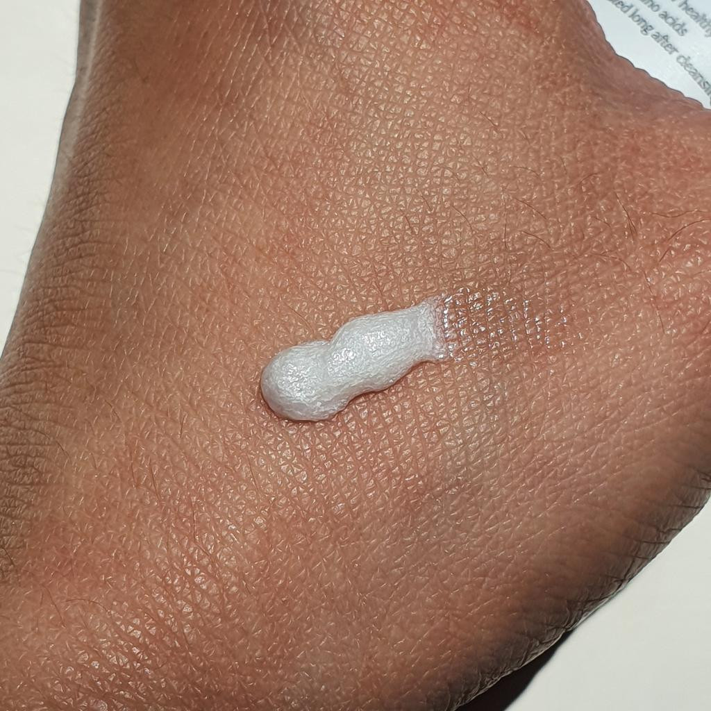 Isntree Hyaluronic Acid Low-pH Cleansing Foam Мягкая пенка для умывания с гиалуроновой кислотой.