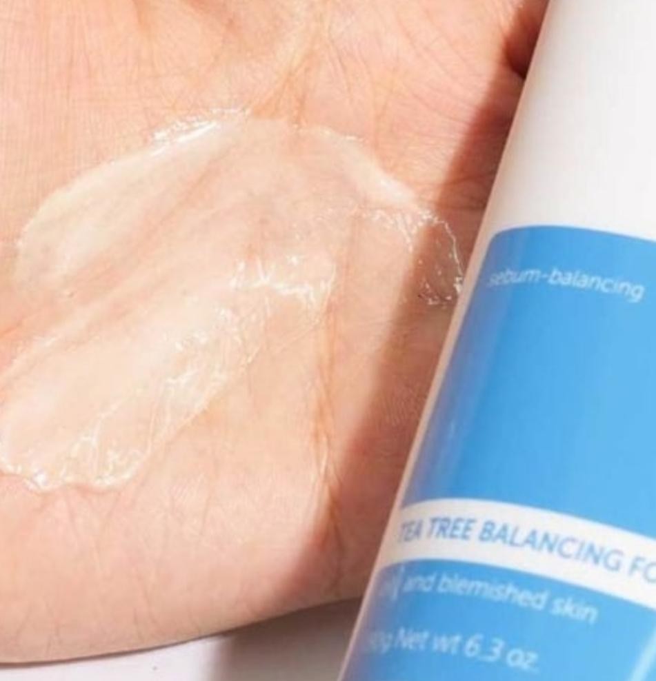 AROMATICA Tea Tree Balancing Foaming Cleanser Балансирующая пенка для умывания с экстрактом чайного дерева