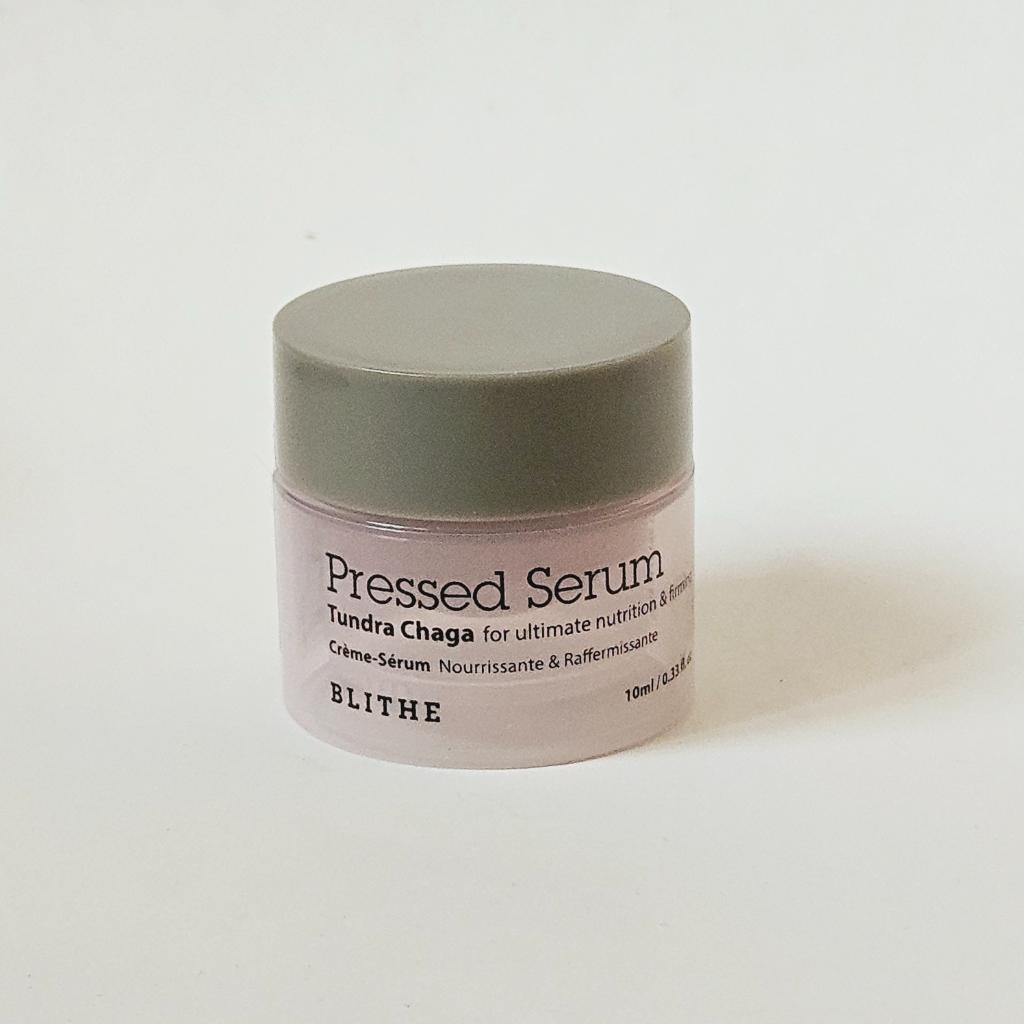 Blithe Pressed Serum Tundra Chaga Спрессованый крем-серум с экстрактом гриба чага для упругости кожи.