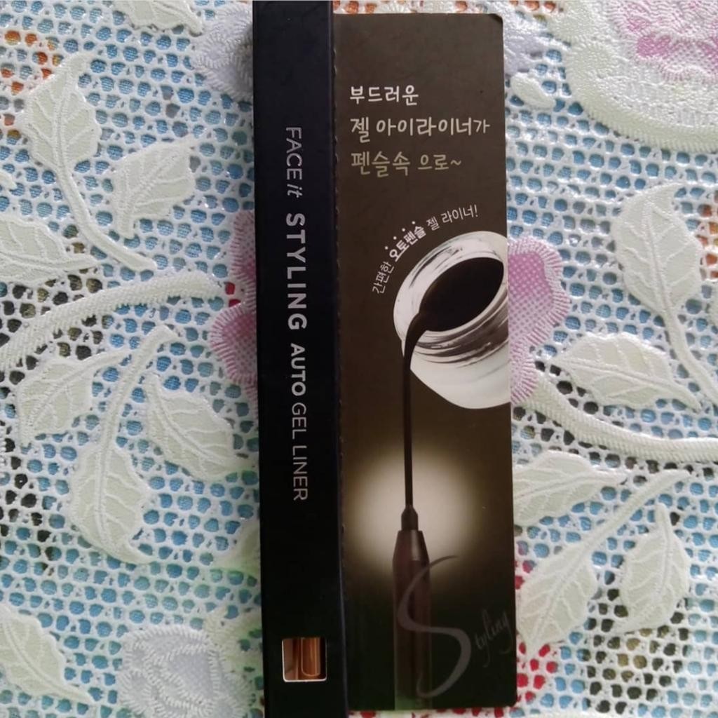 The faceshop styling auto gel liner Двустронняя гелевая подводка для глаз в виде карандаша.