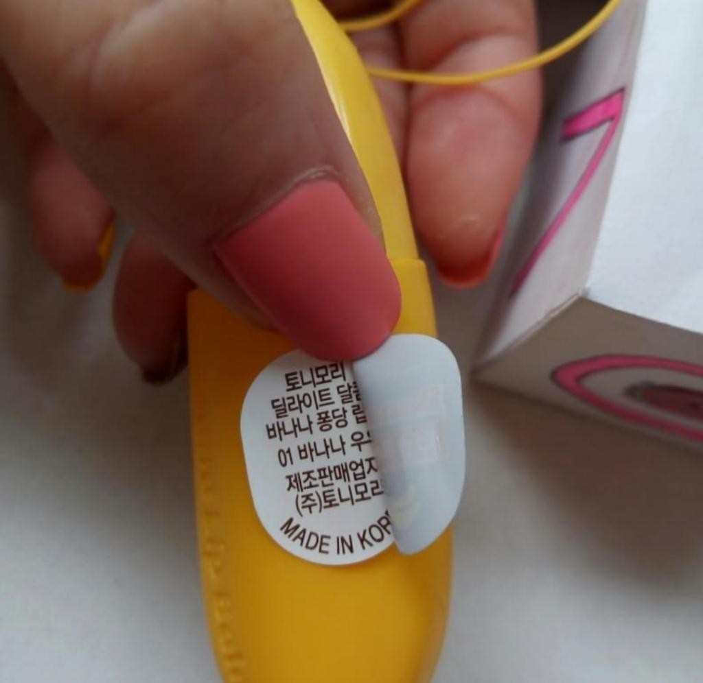 TONY MOLY Dalcom banana pong-dang lip balm Бальзам для губ в виде банана - брелка.