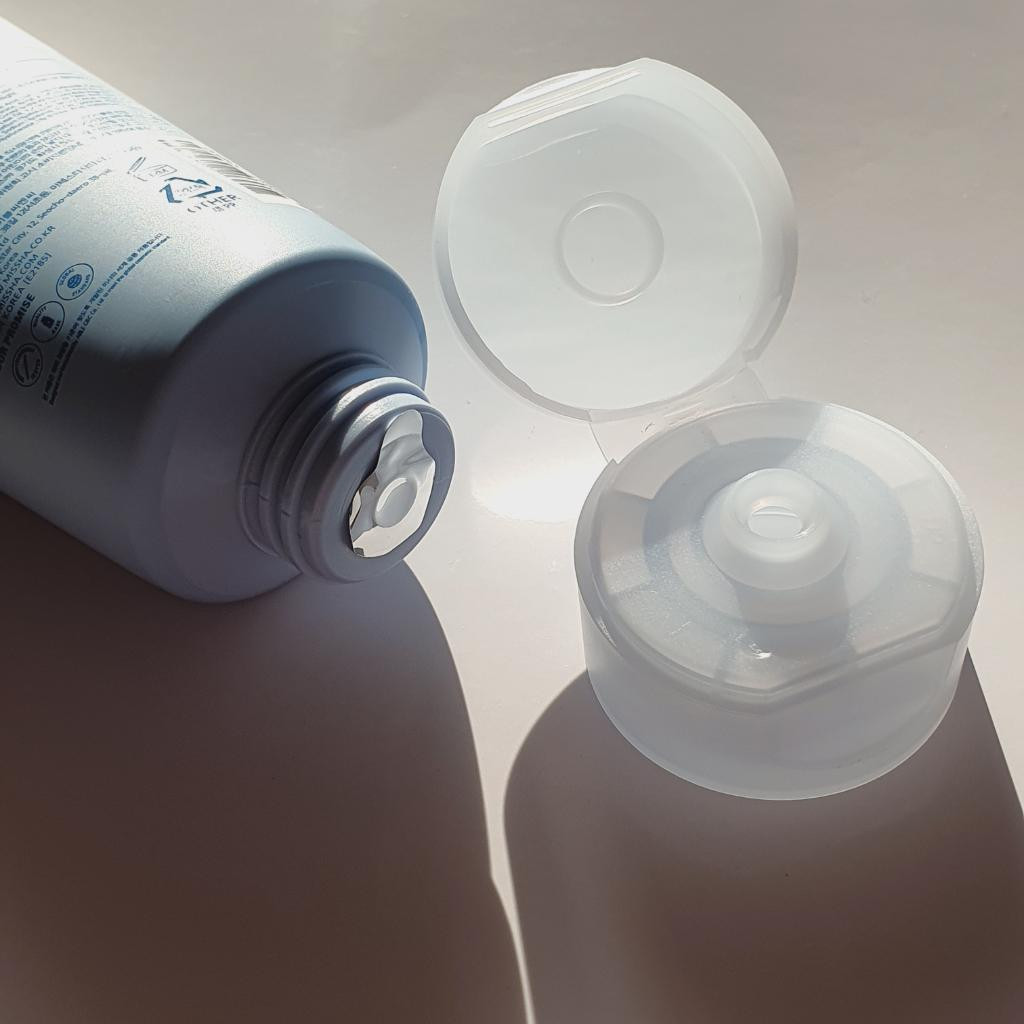 Missha Super Aqua Ultra Hyalron Cleansing Foam Увлажняющая пенка с гиалуроновой кислотой.