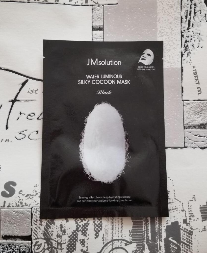 JMsolution Water Luminous Silky Cocoon Mask Black Тканевая маска для упругости кожи с протеинами шелка.