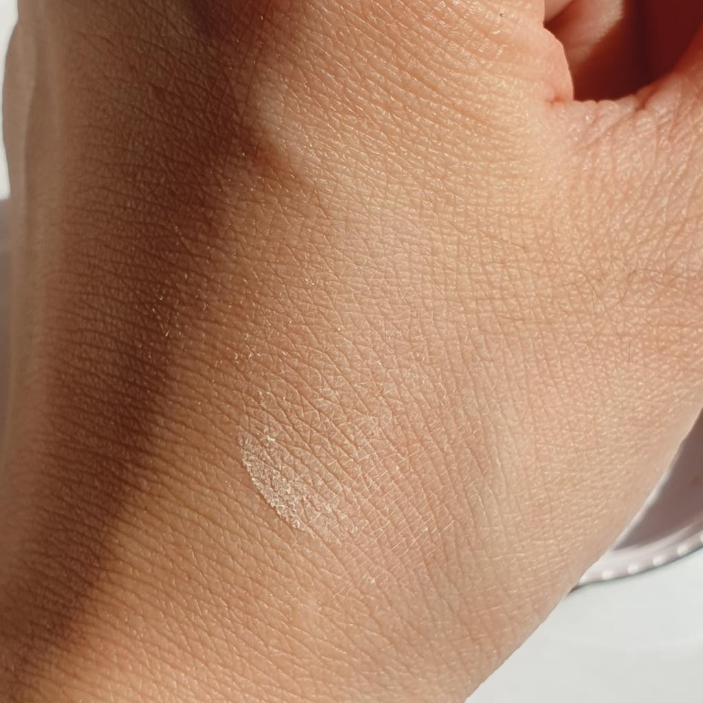 Becca Hydra-Mist Set & Refresh Powder Фиксирующая увлажняющая рассыпчатая пудра с эффектом освежающего миста.