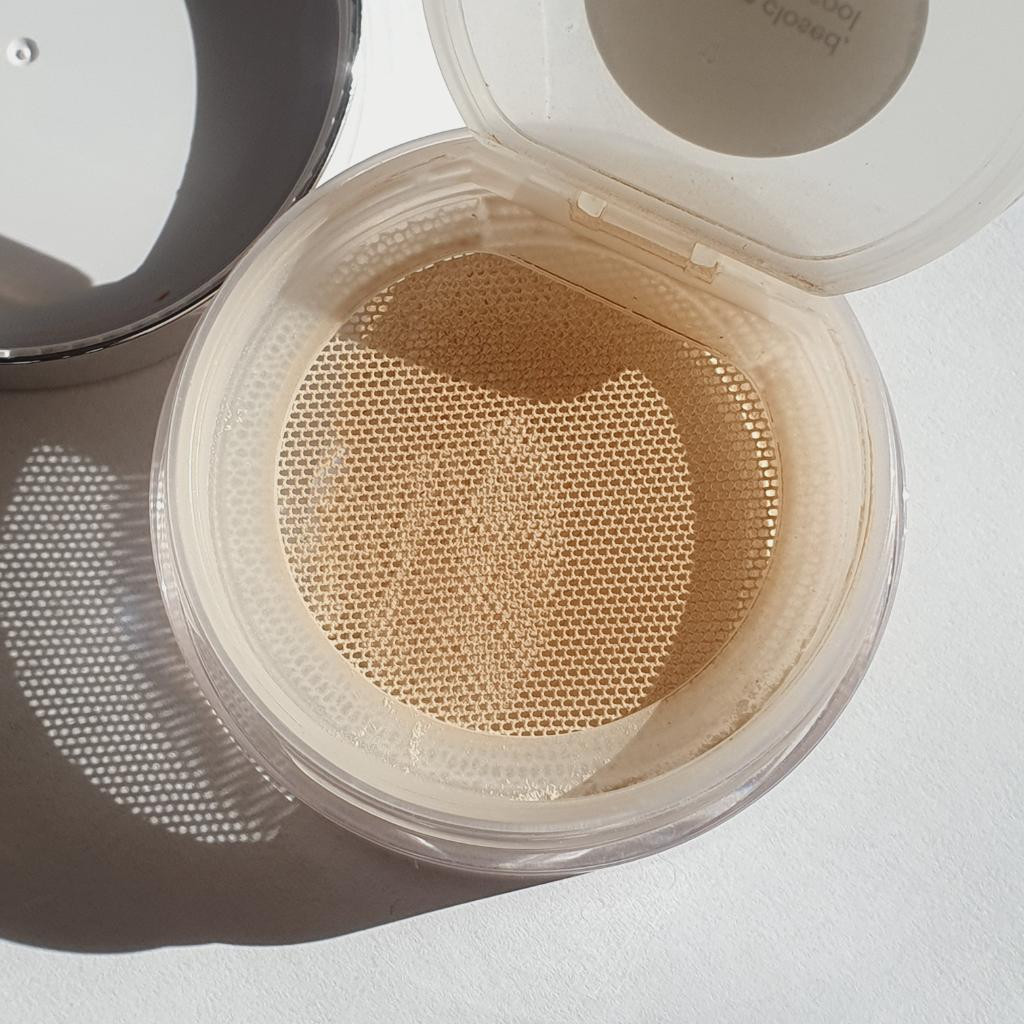 Becca Hydra-Mist Set & Refresh Powder Фиксирующая увлажняющая рассыпчатая пудра с эффектом освежающего миста.