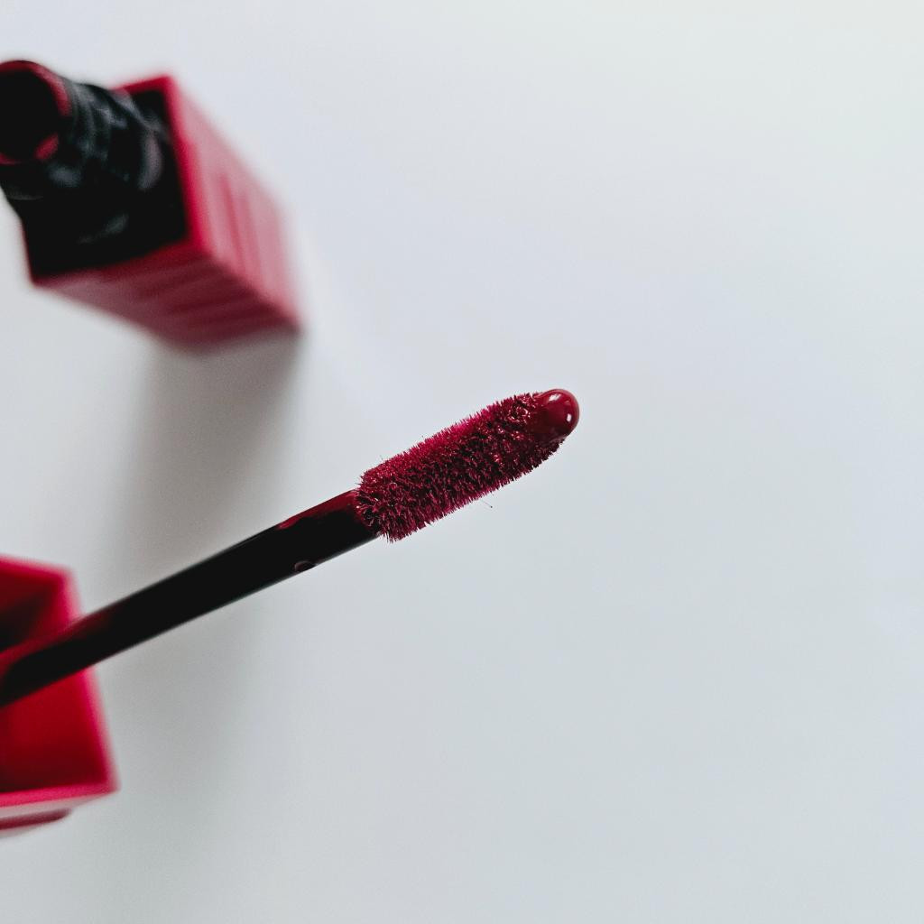 Maybelline Super stay vinyl ink Жидкая стойкая помада для губ