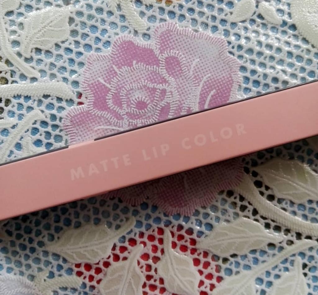 e.l.f. matte lip color Матовая помада - карандаш в оттенке "natural"ᅠ