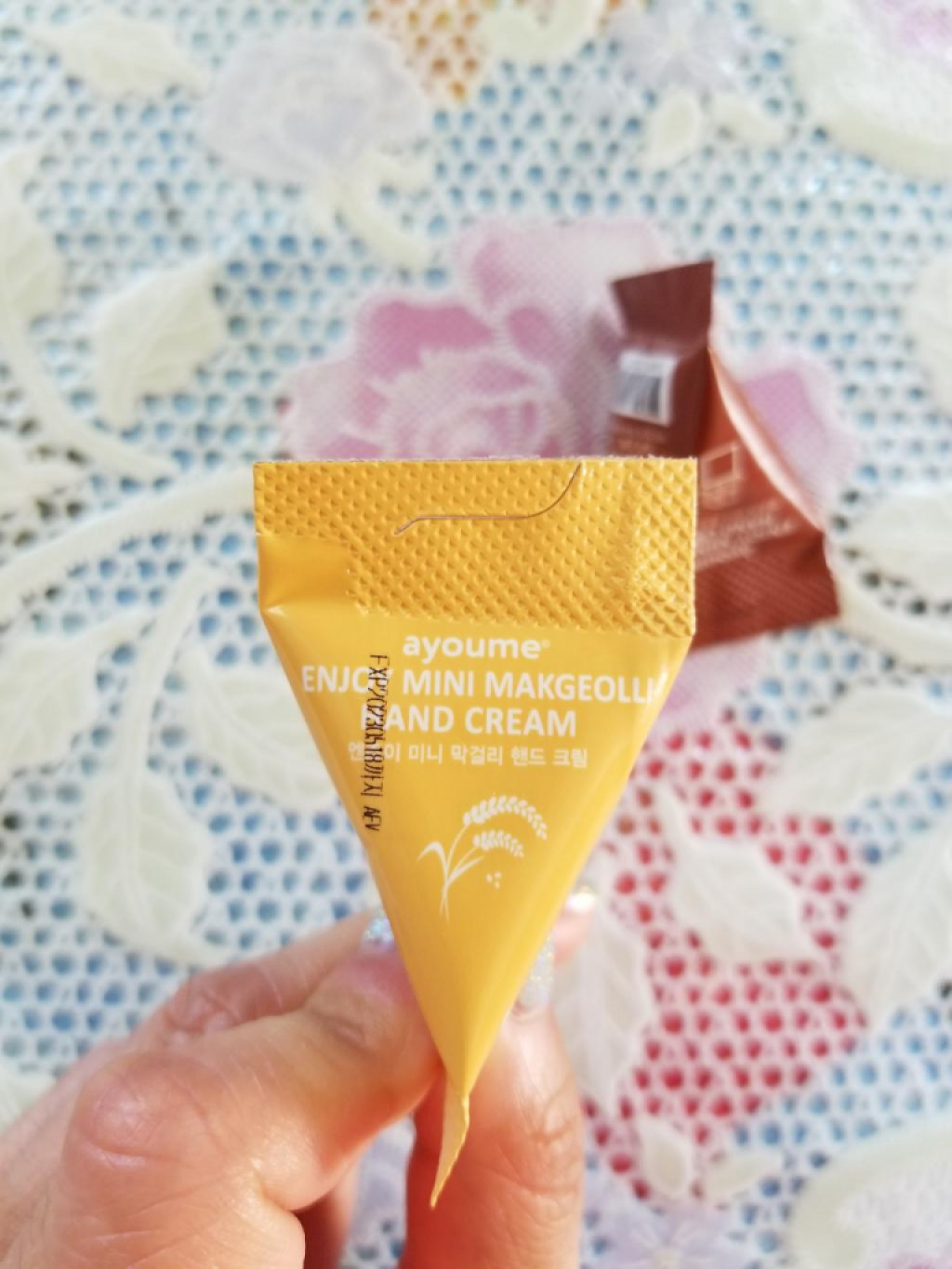 Ayoume Enjoy Mini Makgeolli Hand Cream Насыщенный увлажняющий крем для рук с экстрактом макколли в мини-пирамидках