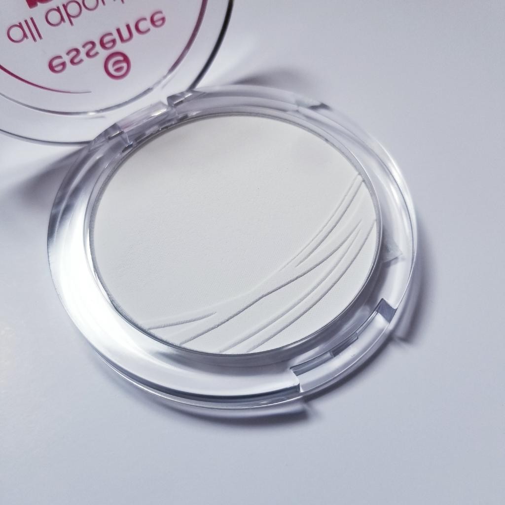 Essence All About Matt fixing compact powder Прозрачная матирующая пудра для закрепления макияжа.