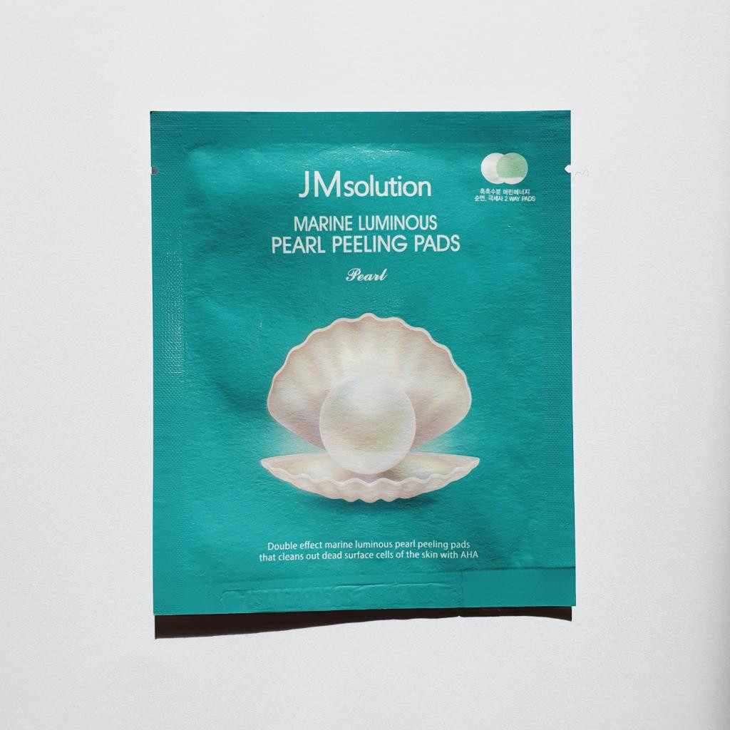 JMsolution Marine Luminous Pearl Peeling Pads Pearl" Пилинг-пэды с морскими минералами и AHA-кислотами.