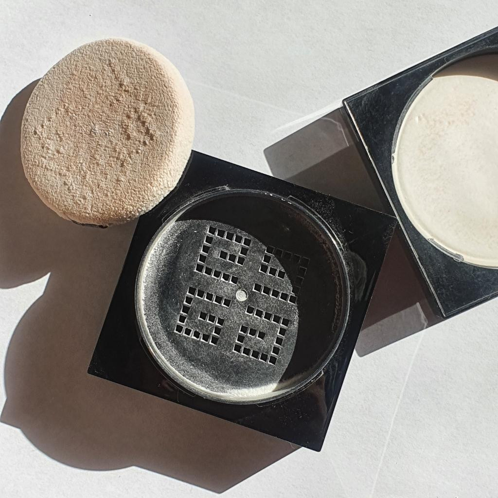 Givenchy Poudre Premiere Mat & Translucent Finish Loose Powder Прозрачная рассыпчатая пудра для лица.