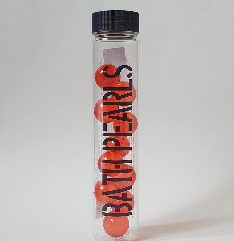 Mades Cosmetics BATH PEARLS Масло для ванны с ароматом малины и амариллиса.