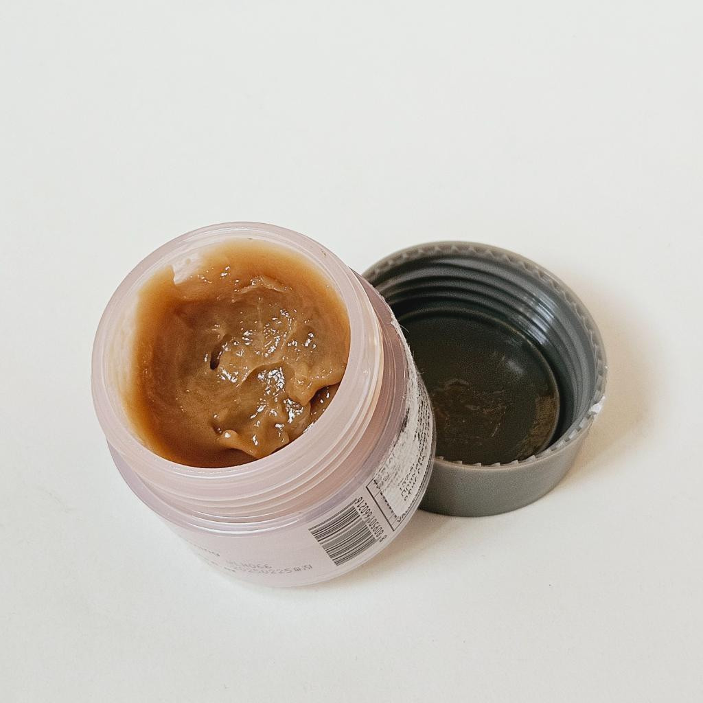 Blithe Pressed Serum Tundra Chaga Спрессованый крем-серум с экстрактом гриба чага для упругости кожи.